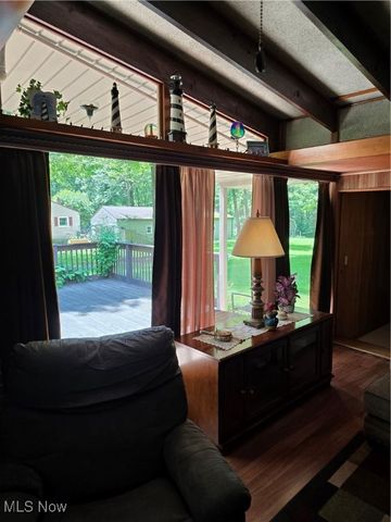 2133 Silver Fox Lane NE, Warren, OH 44484