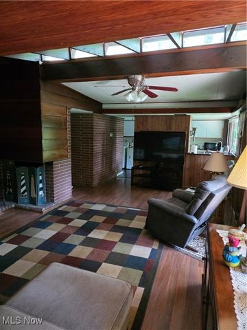 2133 Silver Fox Lane NE, Warren, OH 44484