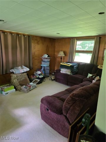 2133 Silver Fox Lane NE, Warren, OH 44484