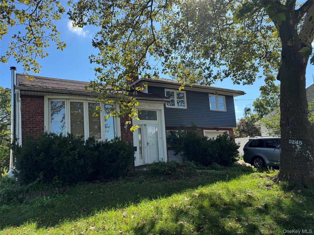 1245 Lynne Street, Baldwin, NY 11510