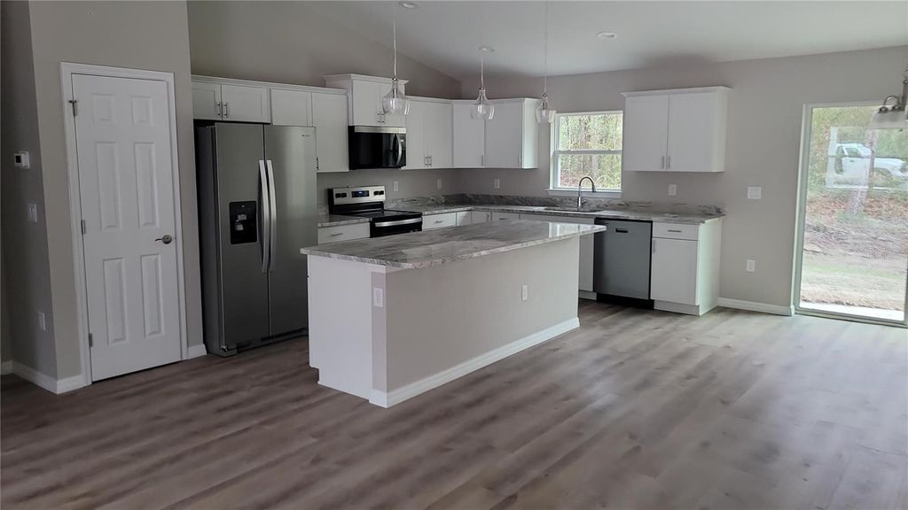 Image 4 of property listing at 8235 N MERRIMAC WAY, Citrus Springs, FL 34434