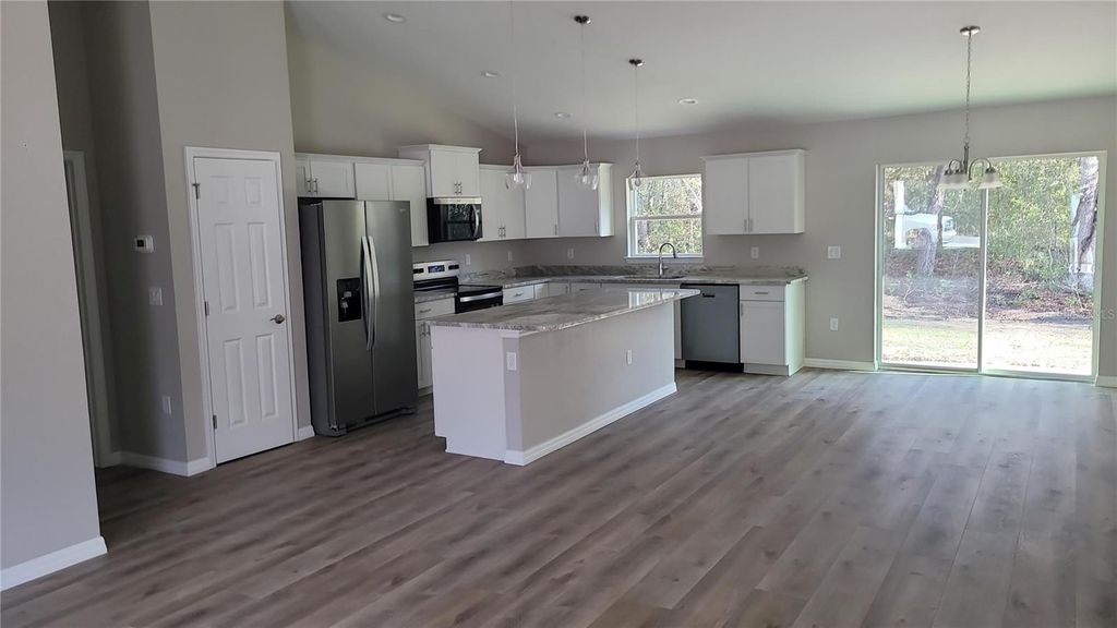 Image 5 of property listing at 8235 N MERRIMAC WAY, Citrus Springs, FL 34434