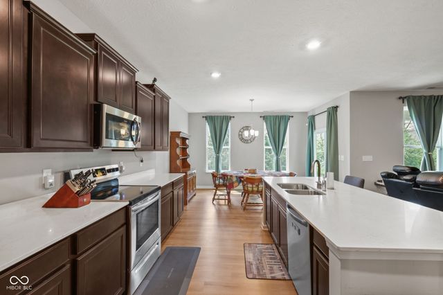 2537 Riviera Place, Greenwood, IN 46143