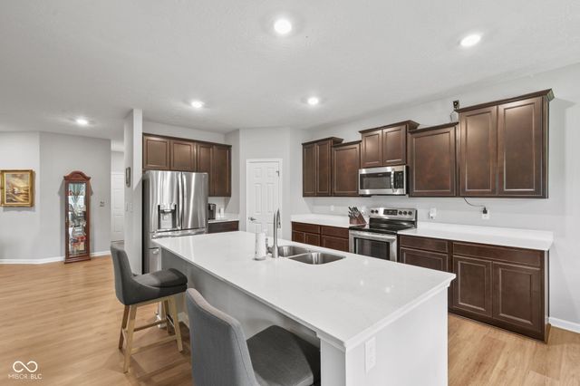 2537 Riviera Place, Greenwood, IN 46143