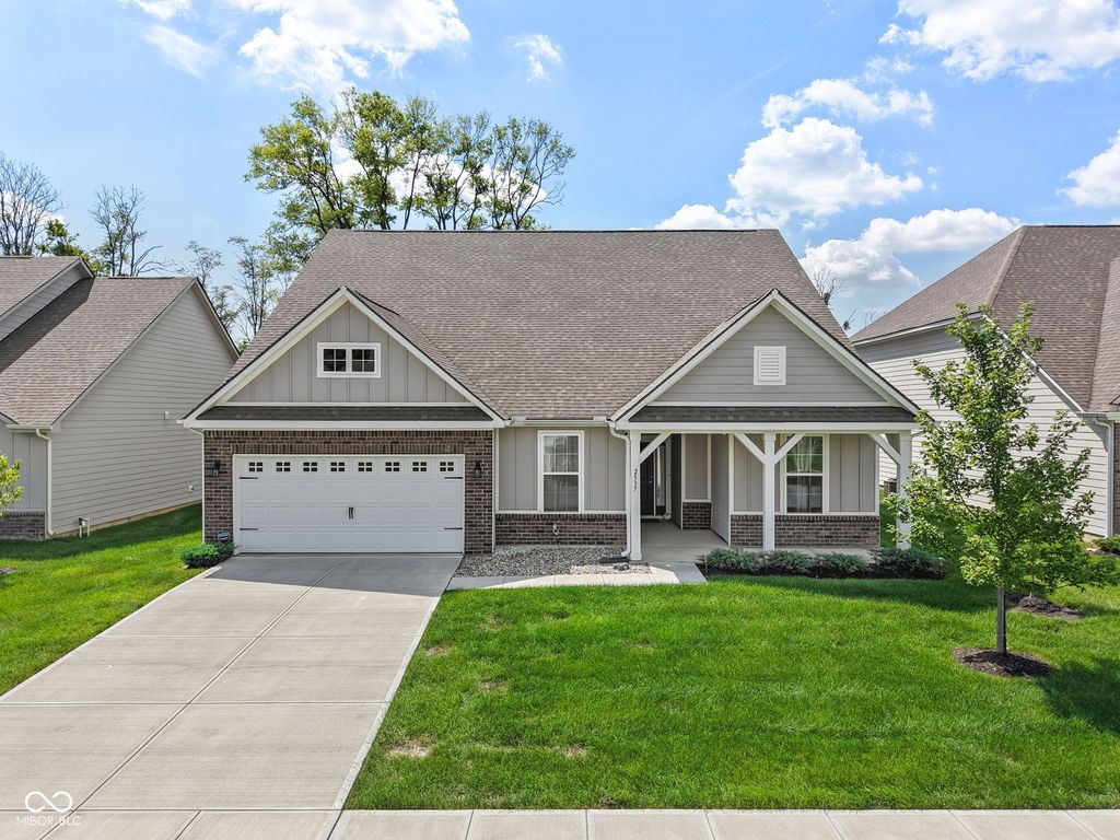 2537 Riviera Place, Greenwood, IN 46143
