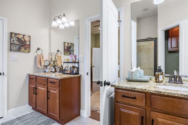 4 Maplewood RD, Wimberley, TX 78676