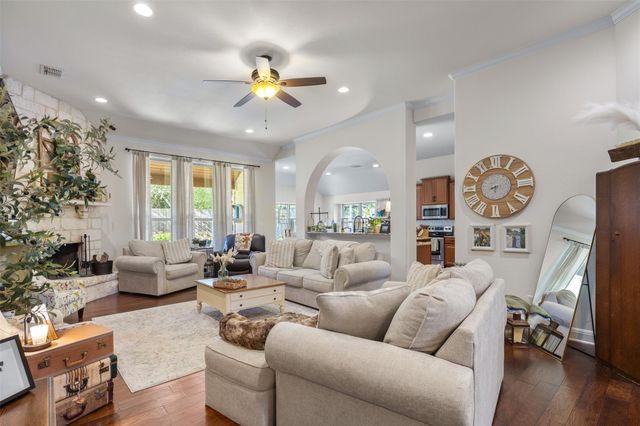4 Maplewood RD, Wimberley, TX 78676