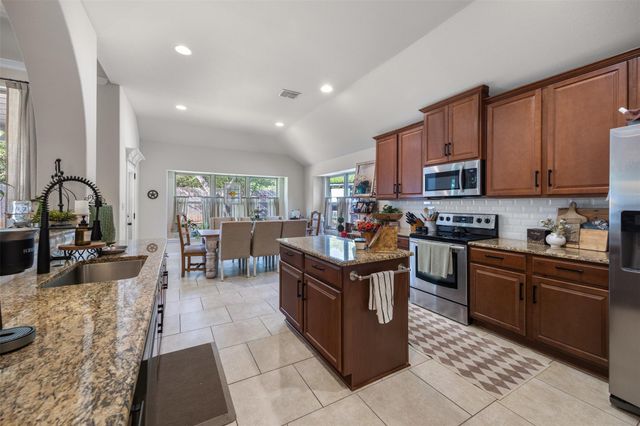 4 Maplewood RD, Wimberley, TX 78676