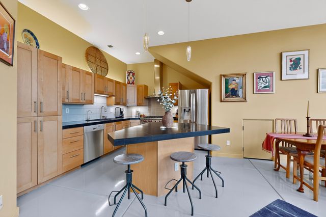 85 Avenida Frijoles, Santa Fe, NM 87507