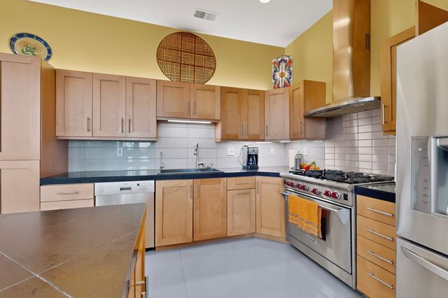 85 Avenida Frijoles, Santa Fe, NM 87507