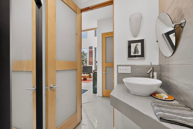 85 Avenida Frijoles, Santa Fe, NM 87507