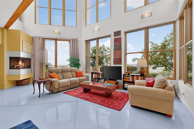 85 Avenida Frijoles, Santa Fe, NM 87507