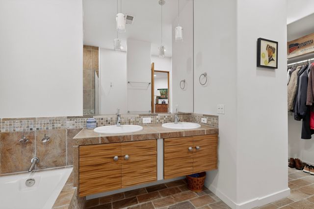 85 Avenida Frijoles, Santa Fe, NM 87507