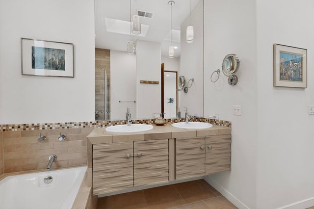 85 Avenida Frijoles, Santa Fe, NM 87507