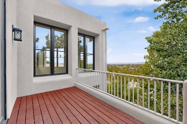 85 Avenida Frijoles, Santa Fe, NM 87507