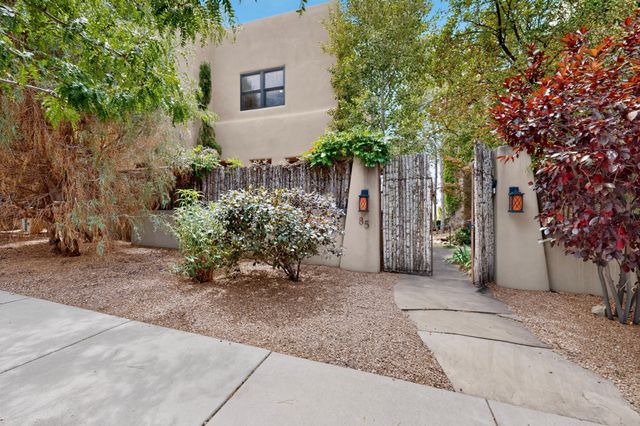 85 Avenida Frijoles, Santa Fe, NM 87507