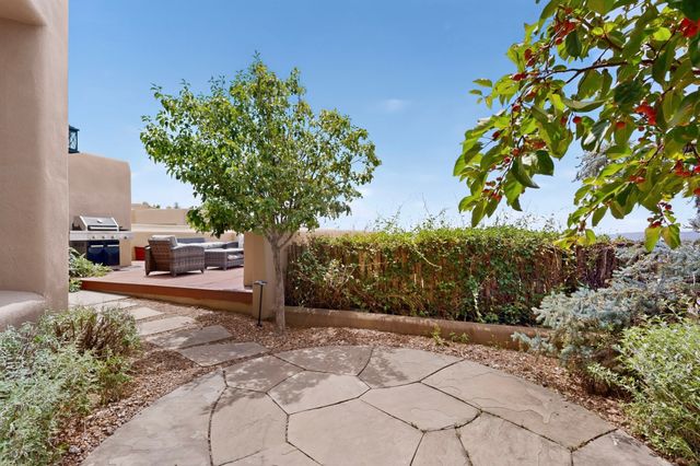 85 Avenida Frijoles, Santa Fe, NM 87507