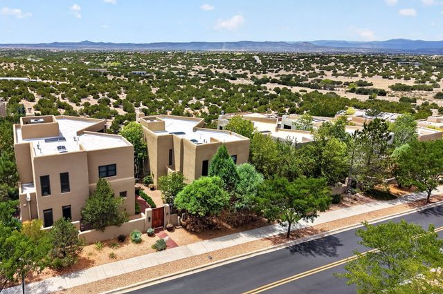 85 Avenida Frijoles, Santa Fe, NM 87507