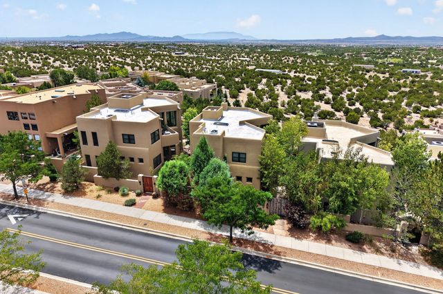 85 Avenida Frijoles, Santa Fe, NM 87507