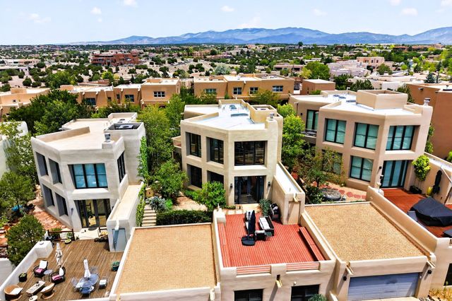 85 Avenida Frijoles, Santa Fe, NM 87507