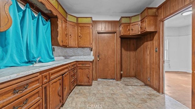 872 W 47th Street, Los Angeles, CA 90037