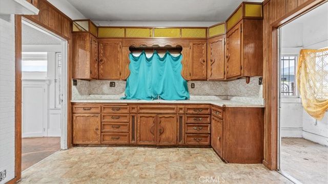 872 W 47th Street, Los Angeles, CA 90037