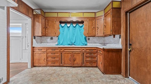 872 W 47th Street, Los Angeles, CA 90037