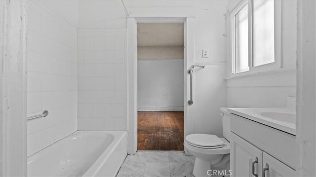 872 W 47th Street, Los Angeles, CA 90037