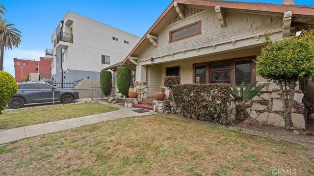872 W 47th Street, Los Angeles, CA 90037