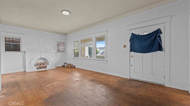 872 W 47th Street, Los Angeles, CA 90037