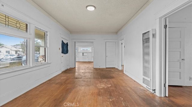 872 W 47th Street, Los Angeles, CA 90037