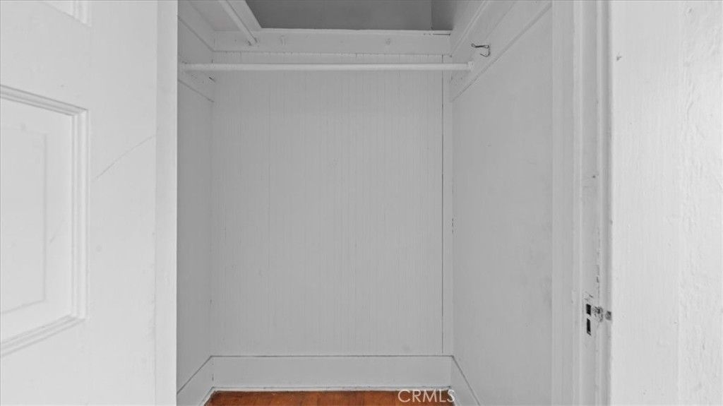 Image 23 of property listing at 872 W 47th Street, Los Angeles, CA 90037