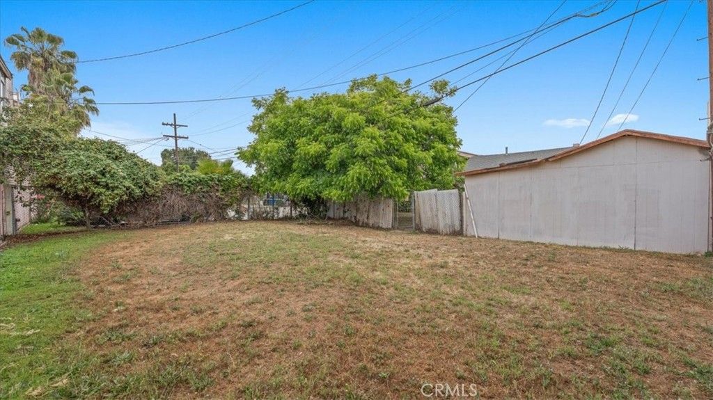 Image 30 of property listing at 872 W 47th Street, Los Angeles, CA 90037