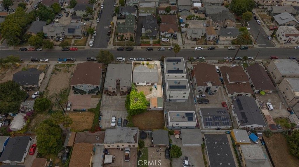 Image 44 of property listing at 872 W 47th Street, Los Angeles, CA 90037
