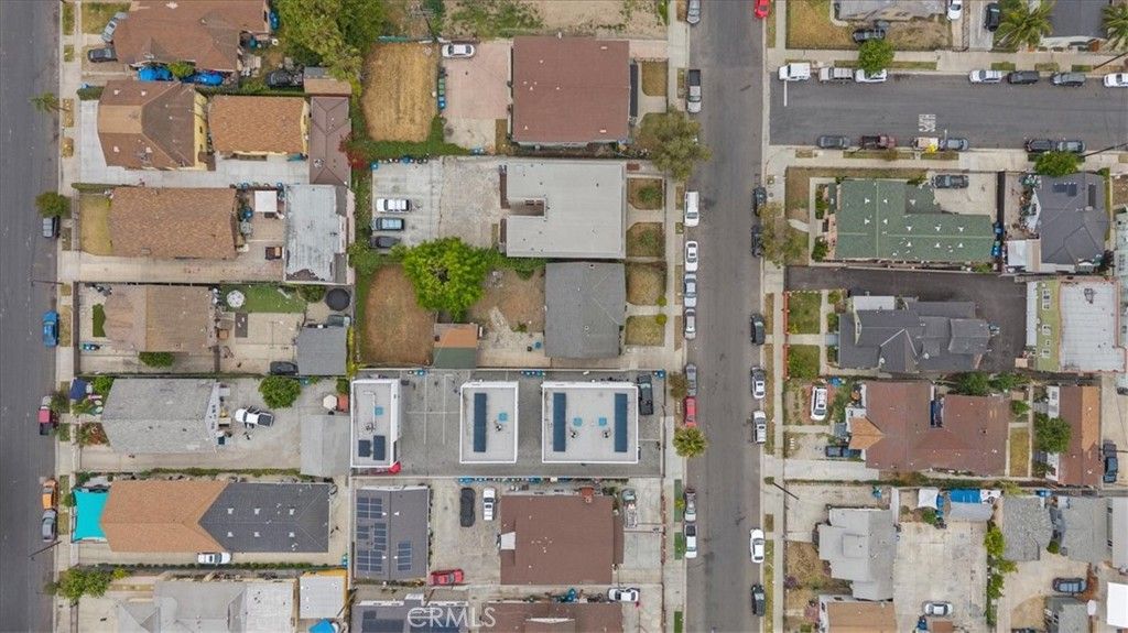 Image 47 of property listing at 872 W 47th Street, Los Angeles, CA 90037