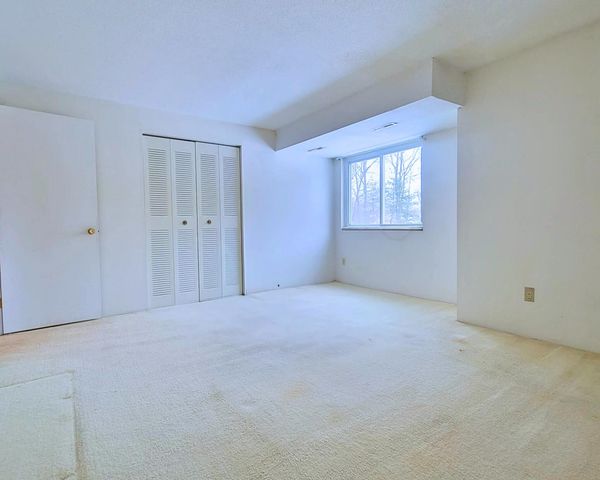 5 Brookside Dr Apt 9, Exeter, NH 03833