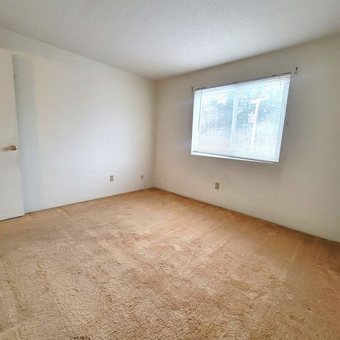 5 Brookside Dr Apt 9, Exeter, NH 03833