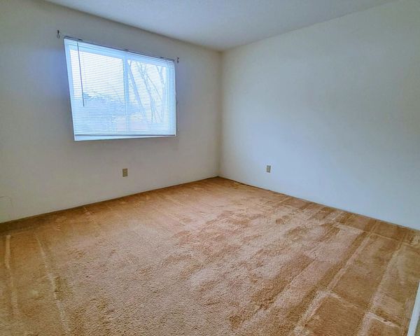 5 Brookside Dr Apt 9, Exeter, NH 03833