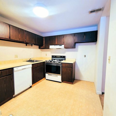 5 Brookside Dr Apt 9, Exeter, NH 03833