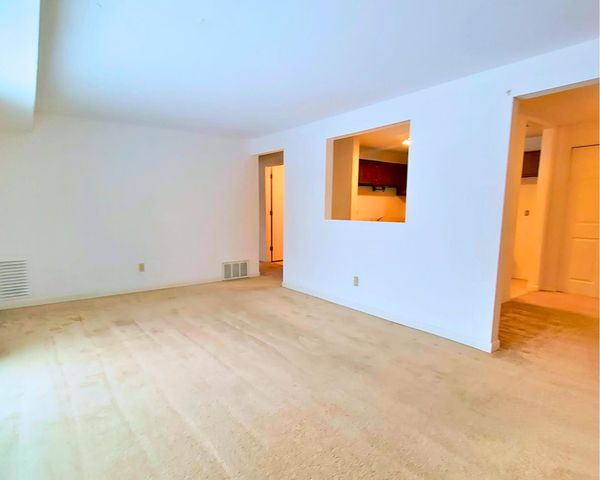 5 Brookside Dr Apt 9, Exeter, NH 03833