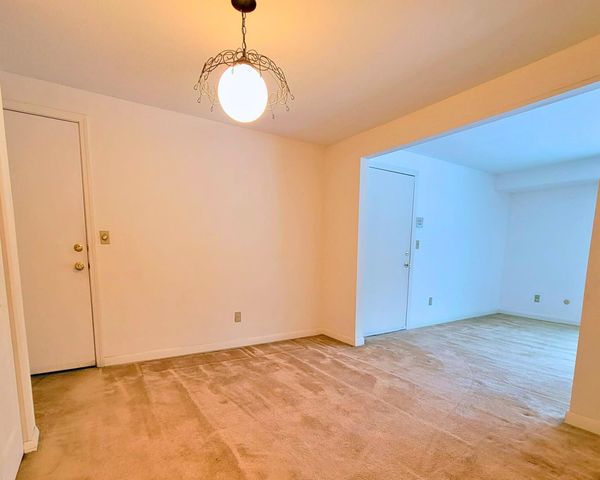 5 Brookside Dr Apt 9, Exeter, NH 03833