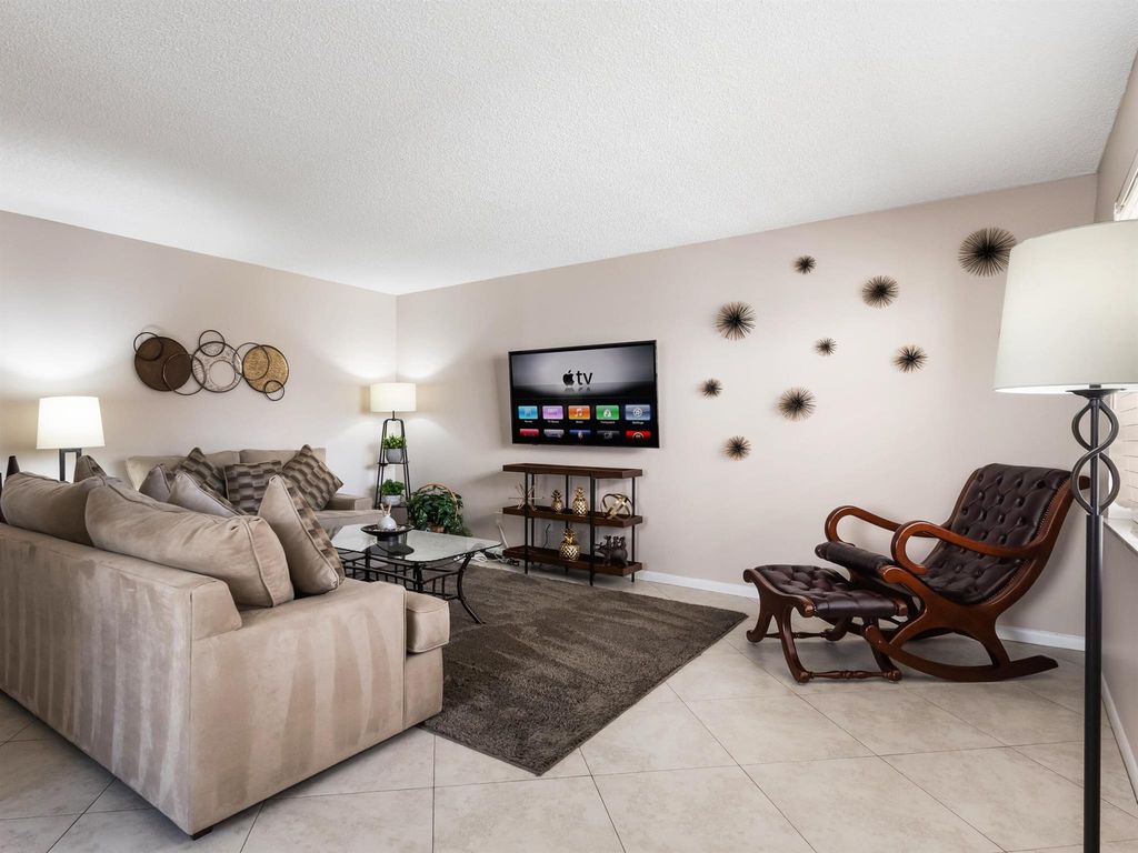 900 Flanders S, Delray Beach, FL 33484