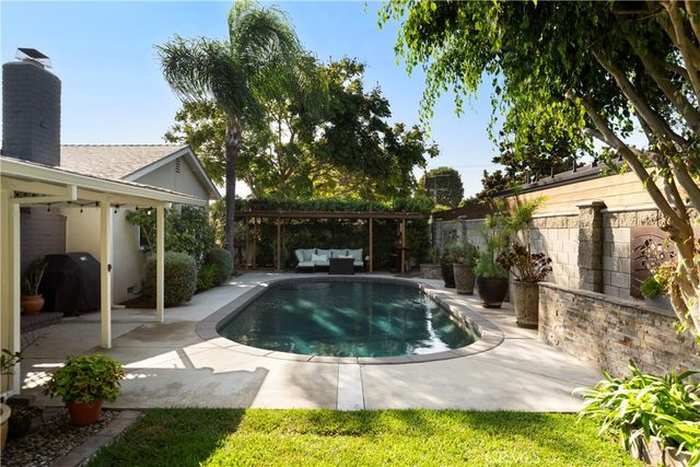 360 Villanova Road, Costa Mesa, CA 92626