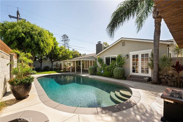 360 Villanova Road, Costa Mesa, CA 92626