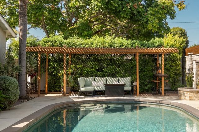 360 Villanova Road, Costa Mesa, CA 92626