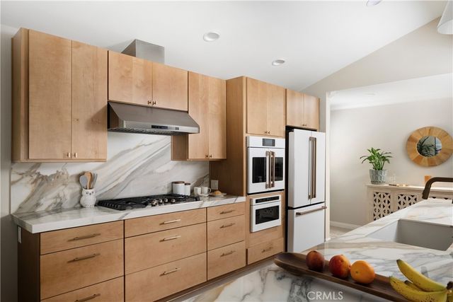 360 Villanova Road, Costa Mesa, CA 92626