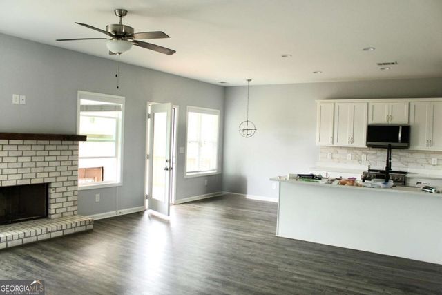 6612 River Station Drive, Lula, GA 30554