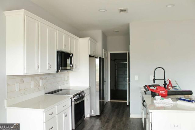6612 River Station Drive, Lula, GA 30554