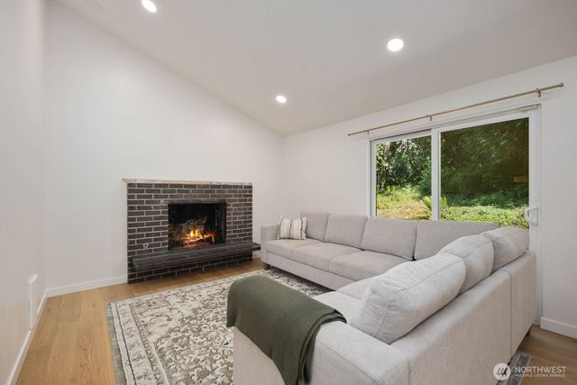2225 107th Avenue E, Edgewood, WA 98372