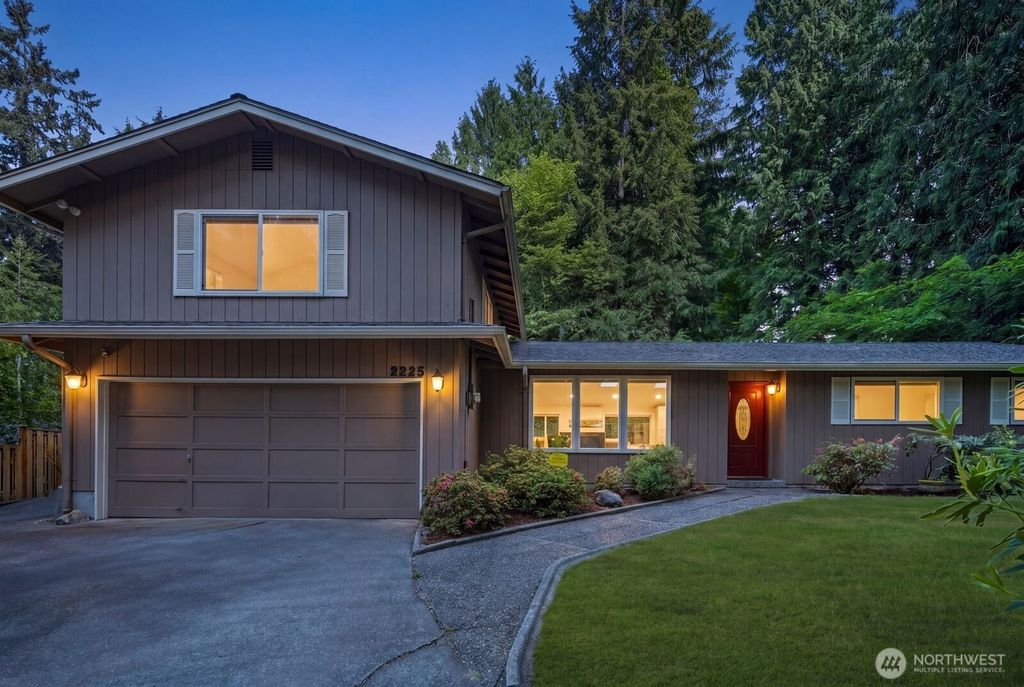 2225 107th Avenue E, Edgewood, WA 98372